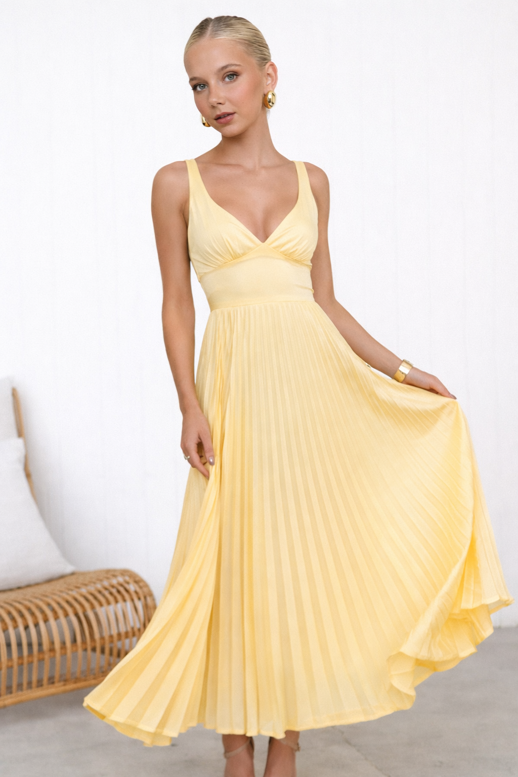 Mandy | Elegant Yellow Pleated V-Neck Maxi Dress