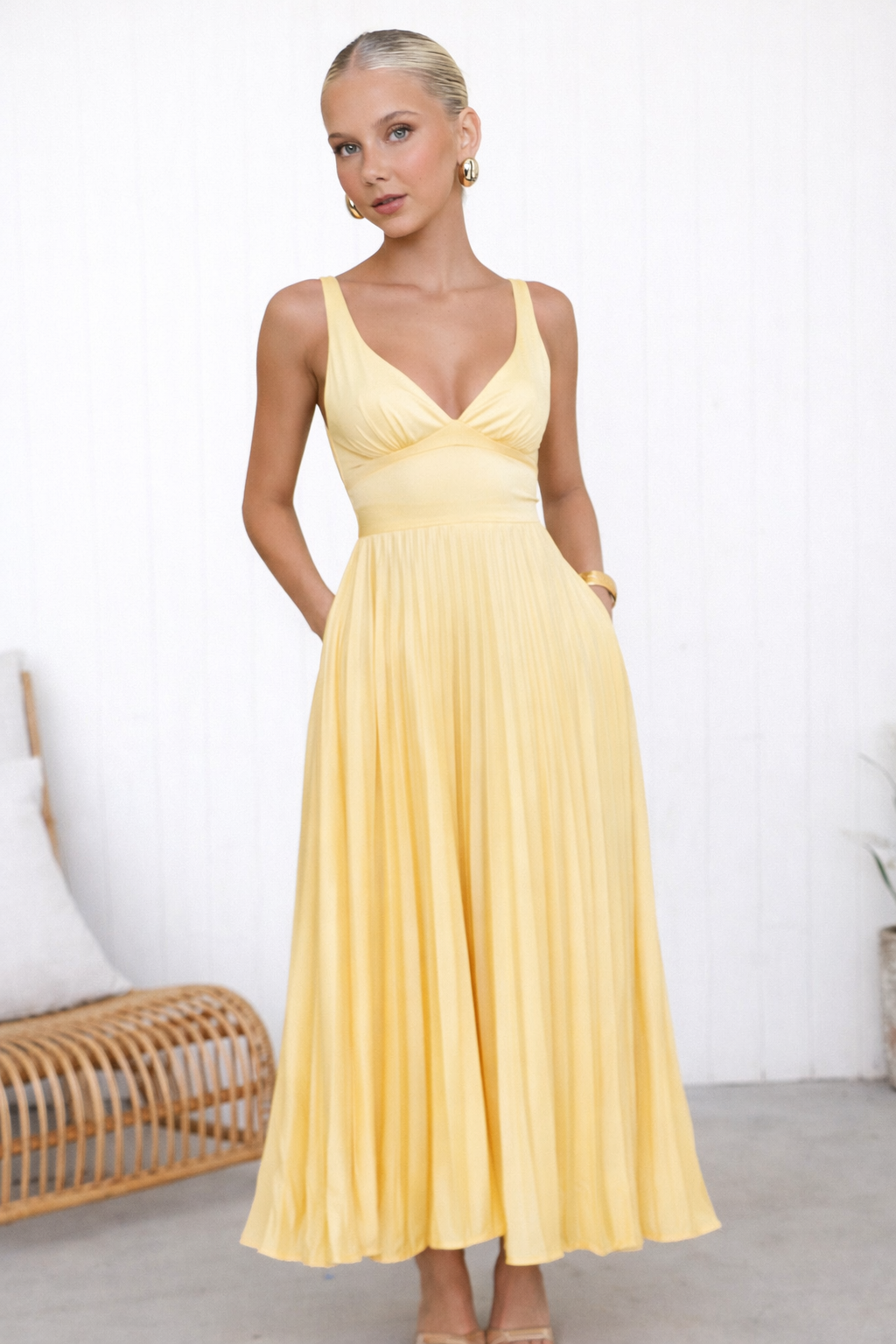 Mandy | Elegant Yellow Pleated V-Neck Maxi Dress